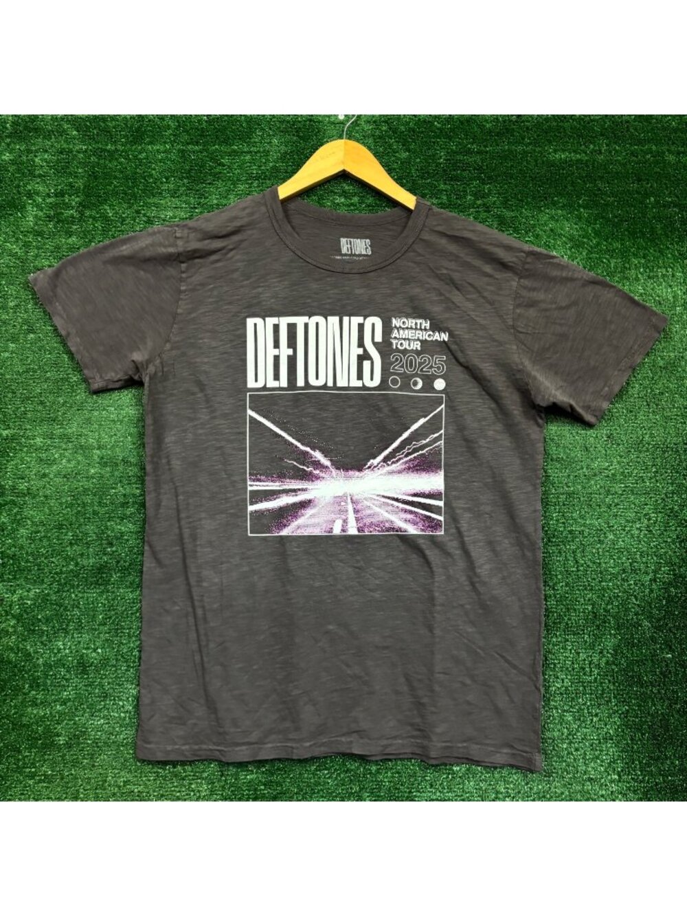 Deftones. North American 2025 Tour T-Shirt Size Large